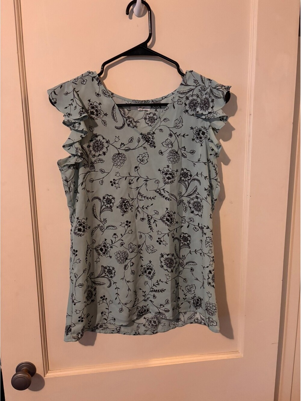 Maurices blue floral ruffle sleeve blouse XS